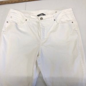 Christopher & Banks Signature Slimming Capri Size 16